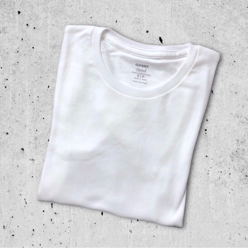 Old Navy • basic t-shirt - Picture 3 of 5